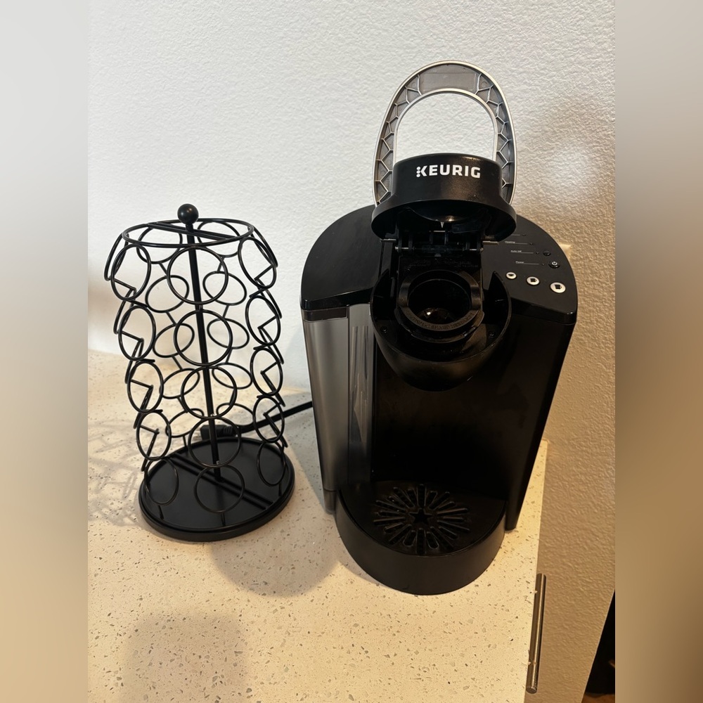 Keurig Black Single-Serve Coffee Brewer with Pod Carousel
